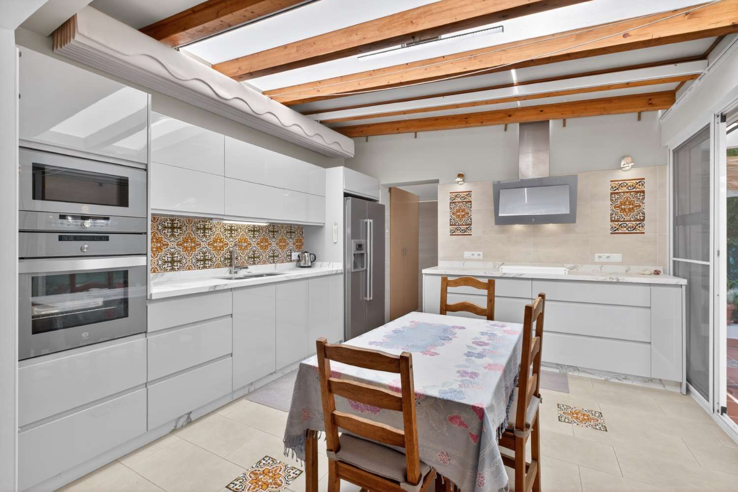 UPEA PARITALO MERINÄKÖALOILLA MYYNNISSÄ CALAHONDASSA (MIJAS)