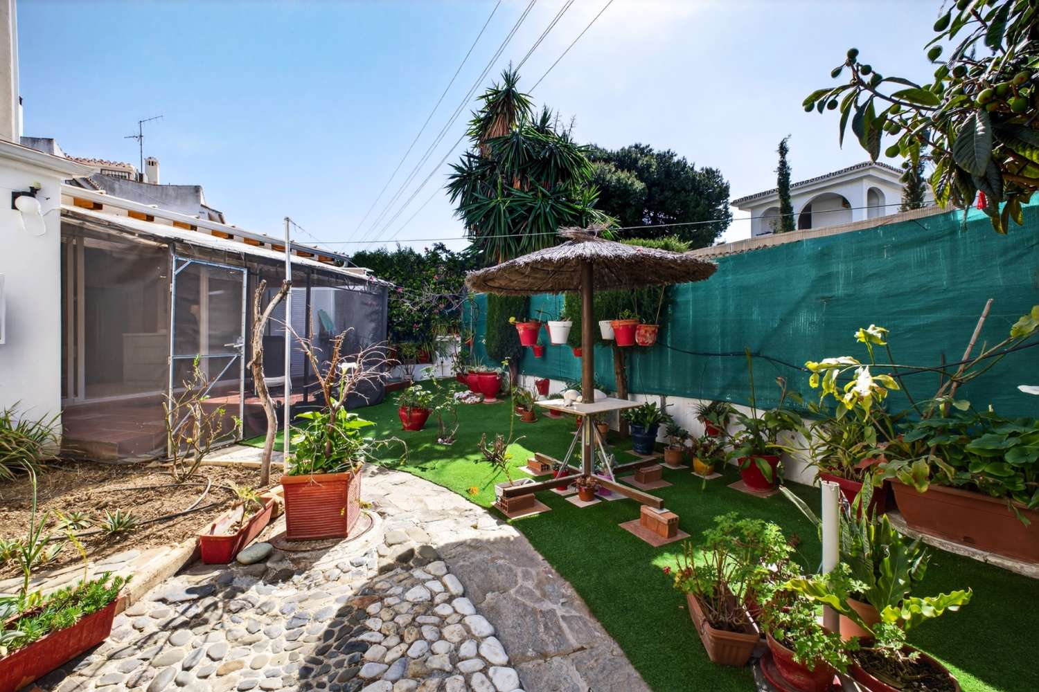 UPEA PARITALO MERINÄKÖALOILLA MYYNNISSÄ CALAHONDASSA (MIJAS)