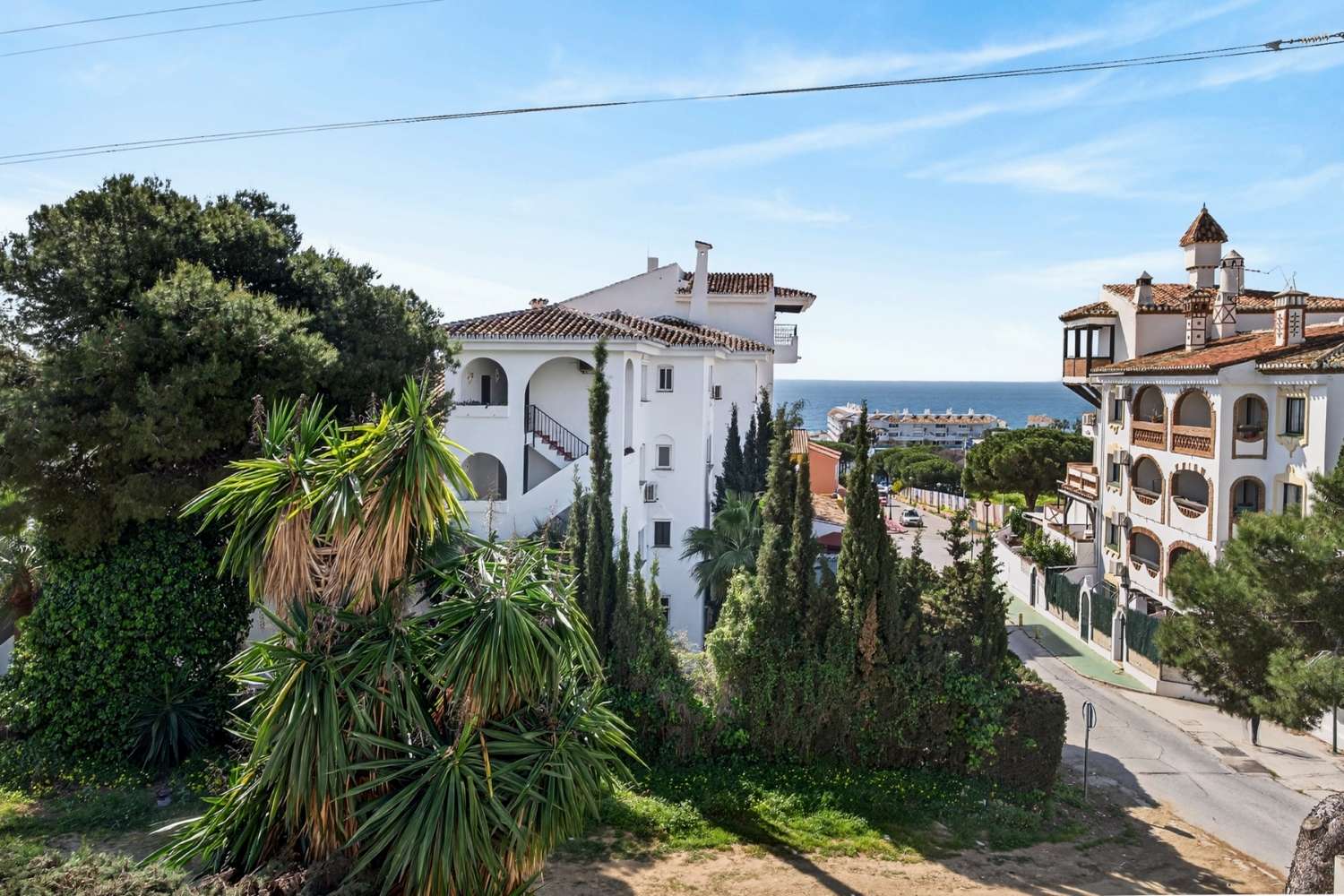 UPEA PARITALO MERINÄKÖALOILLA MYYNNISSÄ CALAHONDASSA (MIJAS)