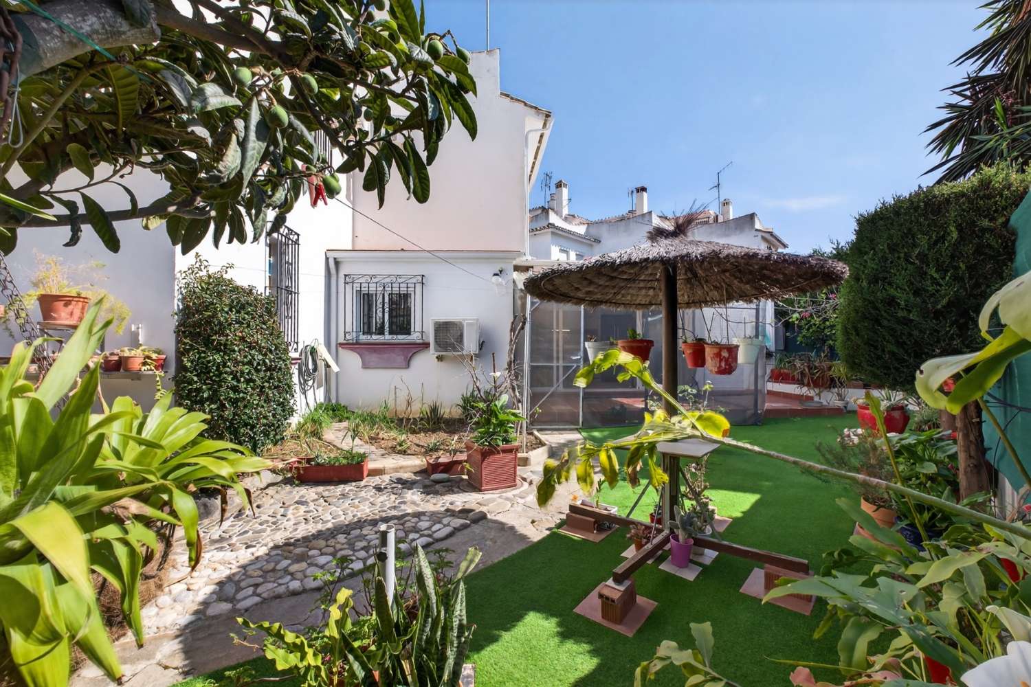 UPEA PARITALO MERINÄKÖALOILLA MYYNNISSÄ CALAHONDASSA (MIJAS)