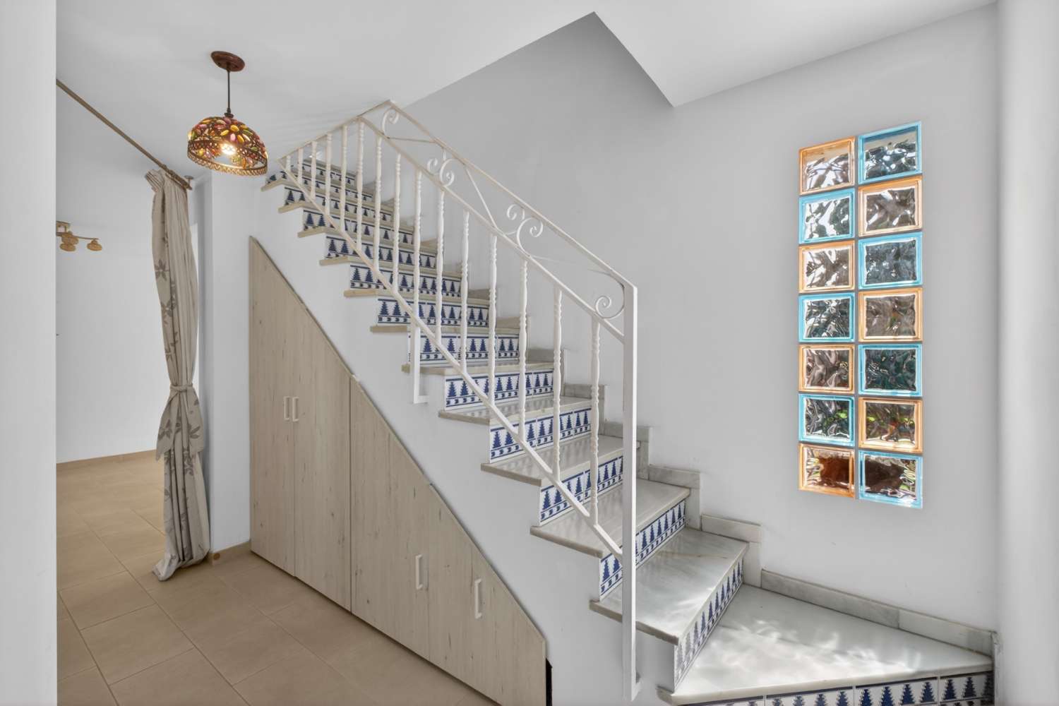 UPEA PARITALO MERINÄKÖALOILLA MYYNNISSÄ CALAHONDASSA (MIJAS)