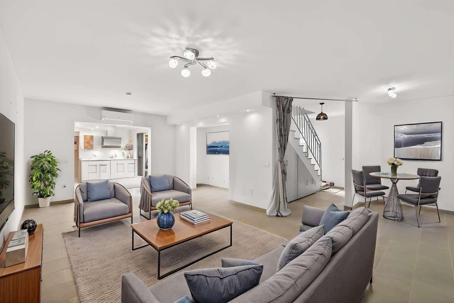 UPEA PARITALO MERINÄKÖALOILLA MYYNNISSÄ CALAHONDASSA (MIJAS)