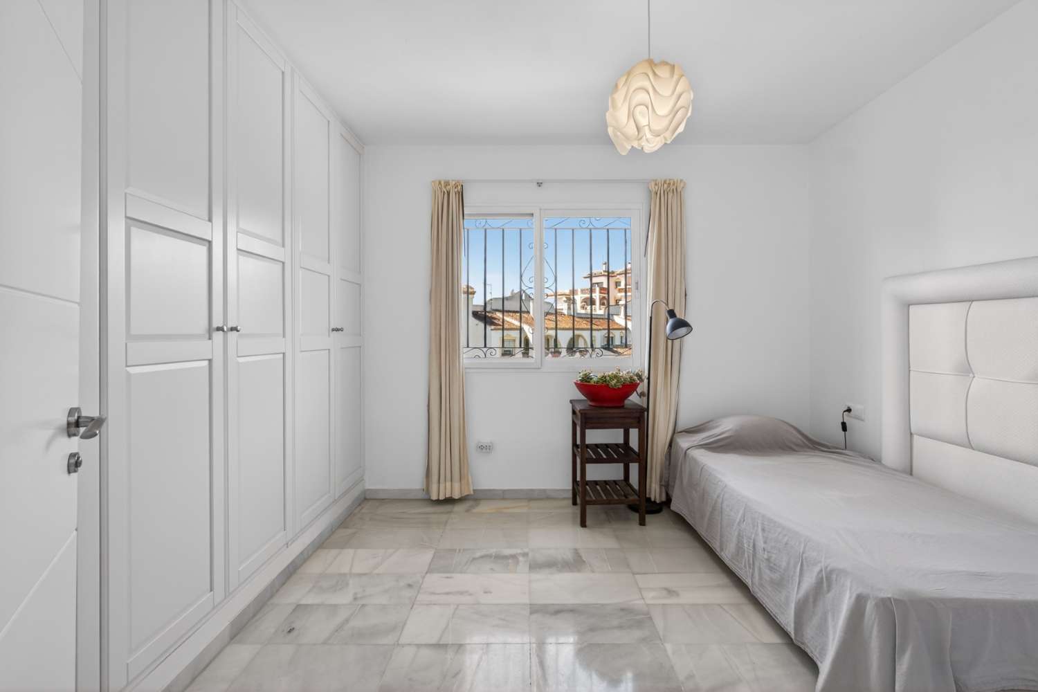 UPEA PARITALO MERINÄKÖALOILLA MYYNNISSÄ CALAHONDASSA (MIJAS)