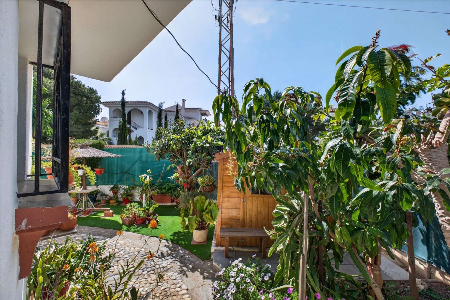 UPEA PARITALO MERINÄKÖALOILLA MYYNNISSÄ CALAHONDASSA (MIJAS)