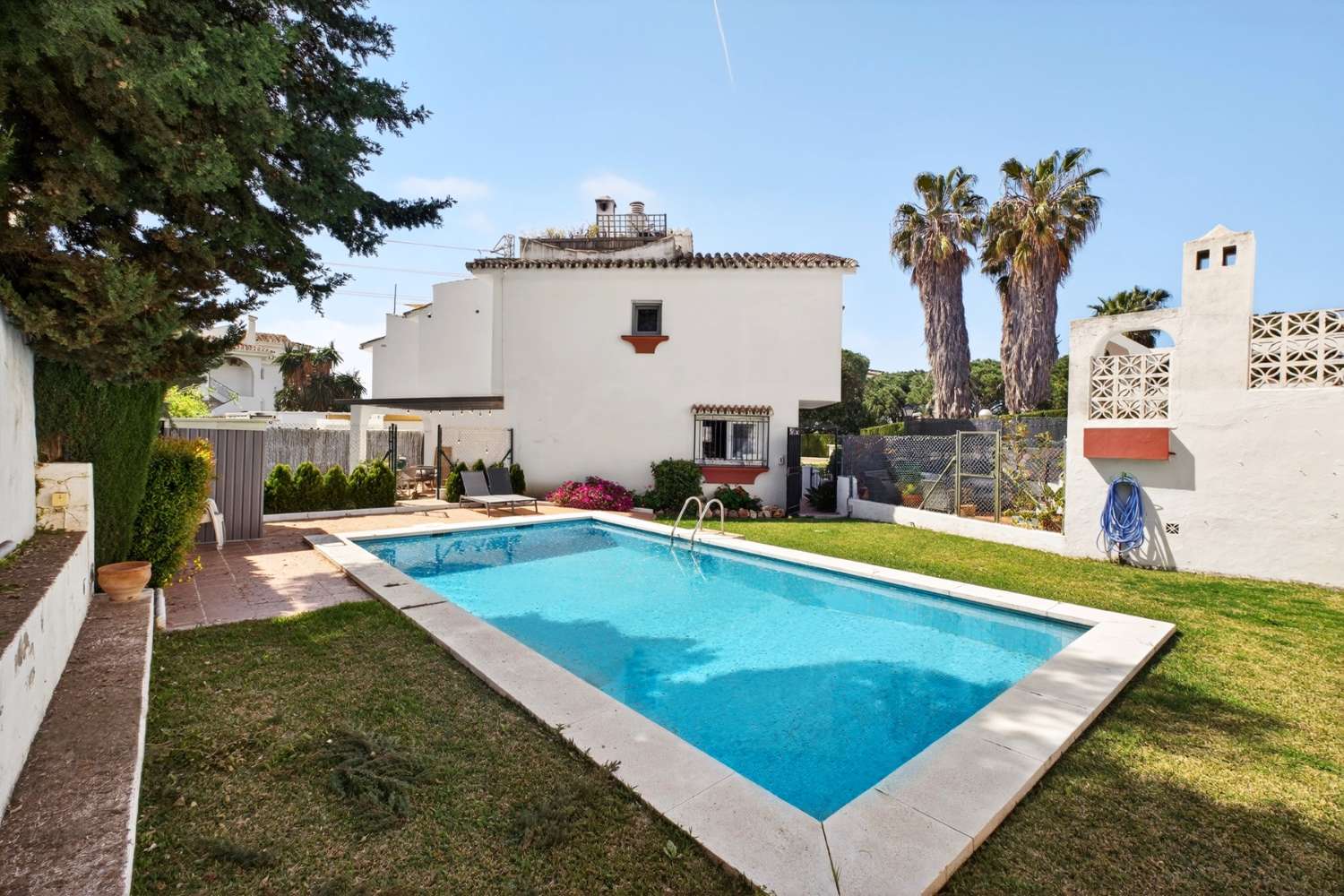 UPEA PARITALO MERINÄKÖALOILLA MYYNNISSÄ CALAHONDASSA (MIJAS)