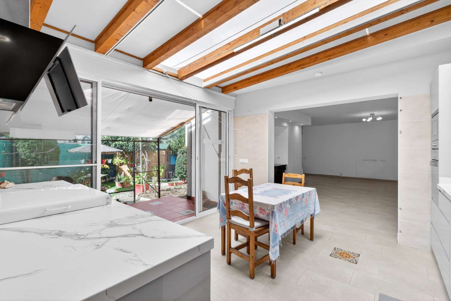 UPEA PARITALO MERINÄKÖALOILLA MYYNNISSÄ CALAHONDASSA (MIJAS)