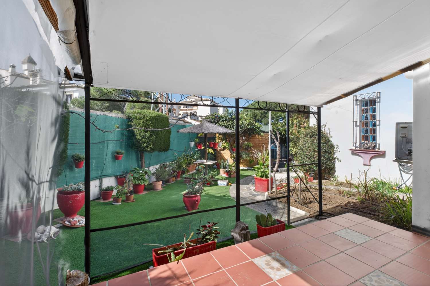 UPEA PARITALO MERINÄKÖALOILLA MYYNNISSÄ CALAHONDASSA (MIJAS)