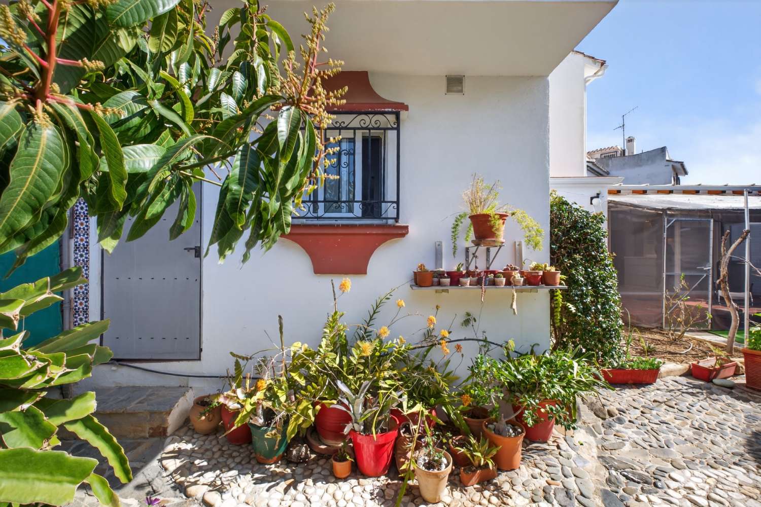 UPEA PARITALO MERINÄKÖALOILLA MYYNNISSÄ CALAHONDASSA (MIJAS)