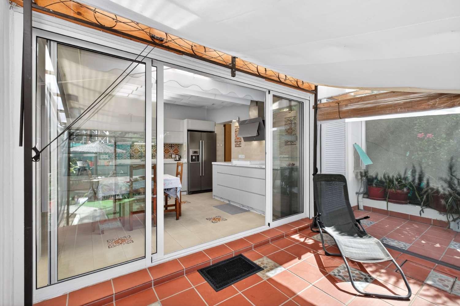 UPEA PARITALO MERINÄKÖALOILLA MYYNNISSÄ CALAHONDASSA (MIJAS)