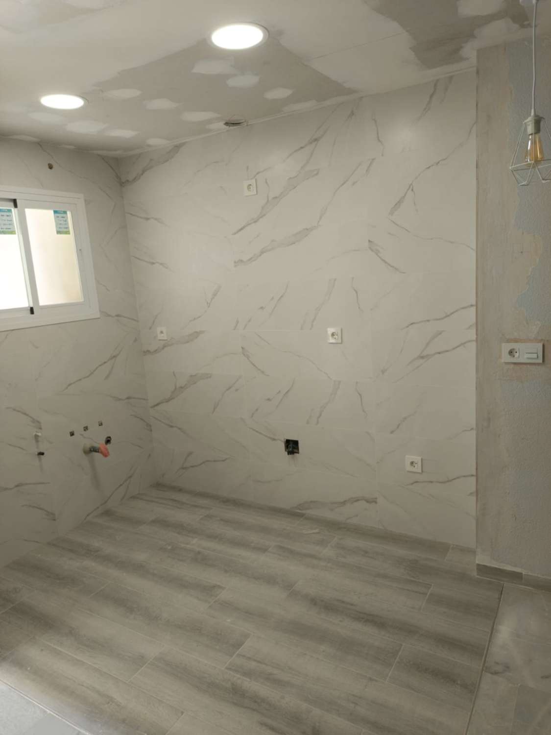 MEDIA TEMPORADA SE ALQUILA DESDE 1.9.26- 15.6.27 BONITO APARTAMENTO EN PLANTA BAJA A 200 METROS DE LA PLAYA EN BENALMADENA