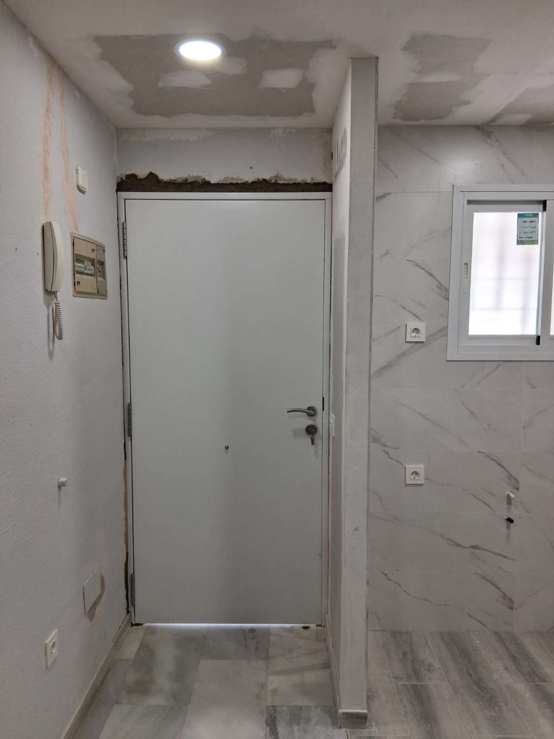 MEDIA TEMPORADA SE ALQUILA DESDE 1.9.26- 15.6.27 BONITO APARTAMENTO EN PLANTA BAJA A 200 METROS DE LA PLAYA EN BENALMADENA
