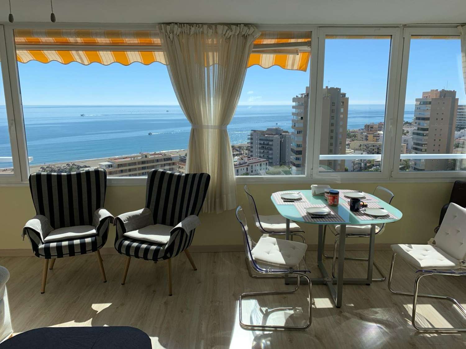 MEDIA TEMPORADA SE ALQUILA DESDE 1.4.27-30.6.27 BONITO APARTAMENTO CON VISTAS AL MAR EN ZONA PLAYAMAR (TORREMOLINOS)