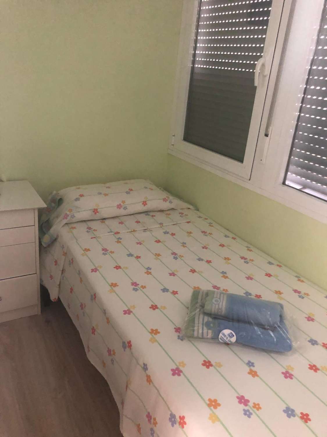 MEDIA TEMPORADA SE ALQUILA DESDE 1.4.27-30.6.27 BONITO APARTAMENTO CON VISTAS AL MAR EN ZONA PLAYAMAR (TORREMOLINOS)