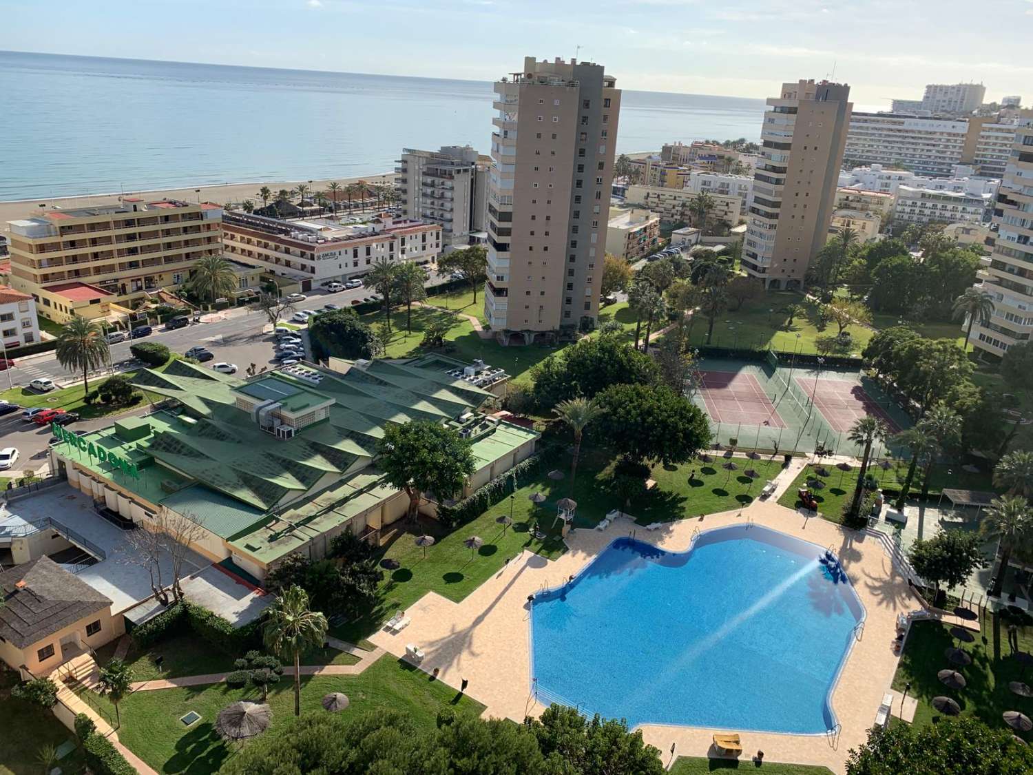 MEDIA TEMPORADA SE ALQUILA DESDE 1.4.27-30.6.27 BONITO APARTAMENTO CON VISTAS AL MAR EN ZONA PLAYAMAR (TORREMOLINOS)