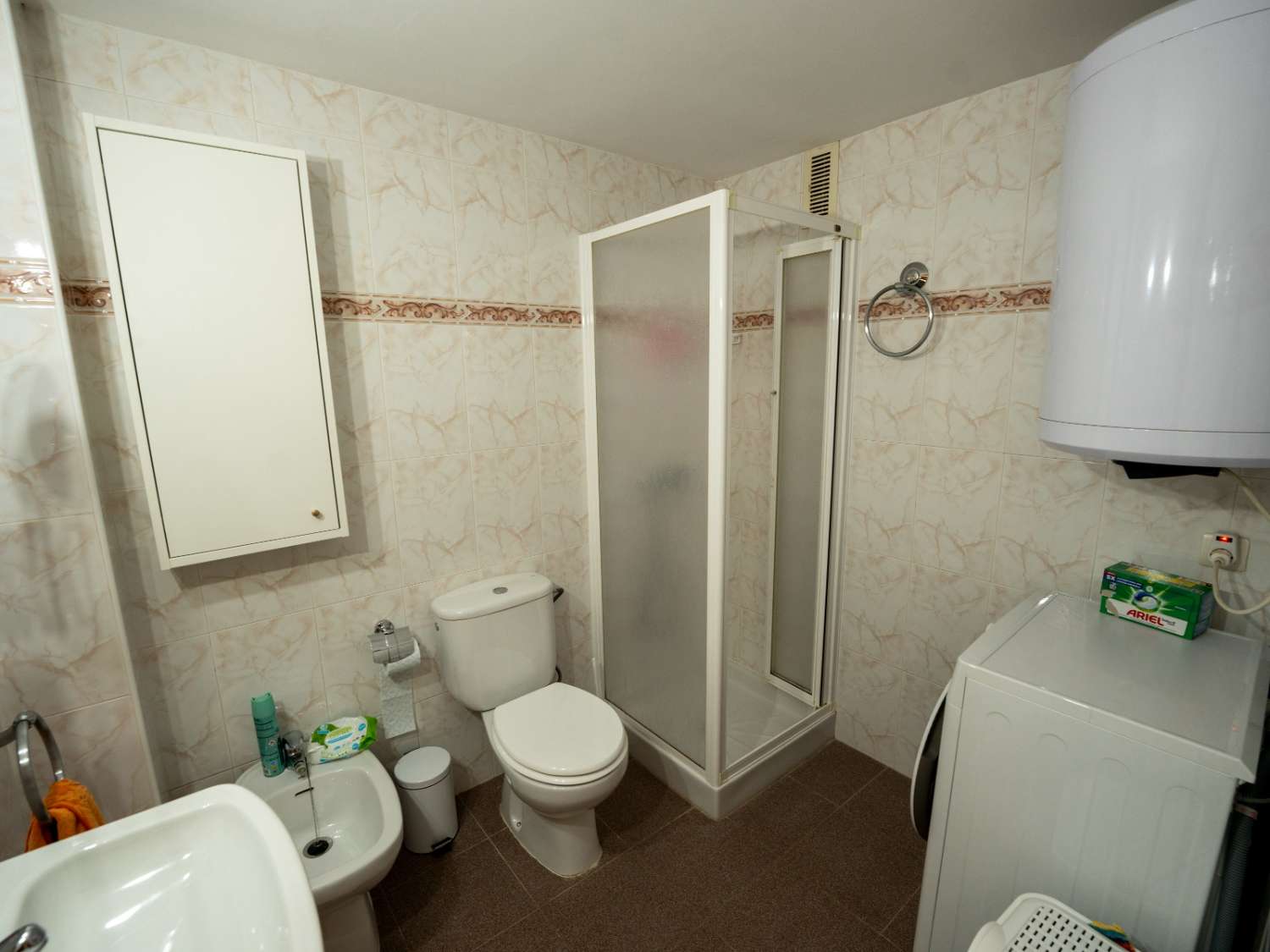 MEDIA TEMPORADA . SE ALQUILA DESDE EL 01/9/2026-30.6.27 BONITO APARTAMENTO CON VISTAS AL MAR EN LA CARIHUELA (TORREMOLINOS