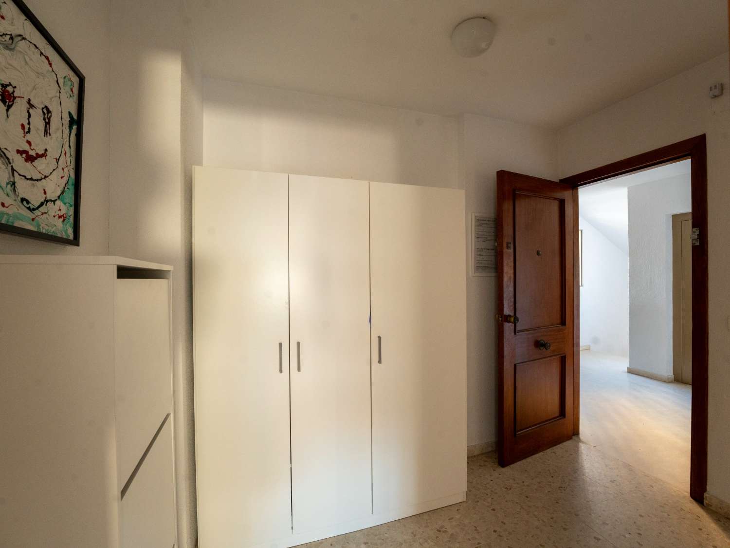 MEDIA TEMPORADA . SE ALQUILA DESDE EL 01/9/2026-30.6.27 BONITO APARTAMENTO CON VISTAS AL MAR EN LA CARIHUELA (TORREMOLINOS