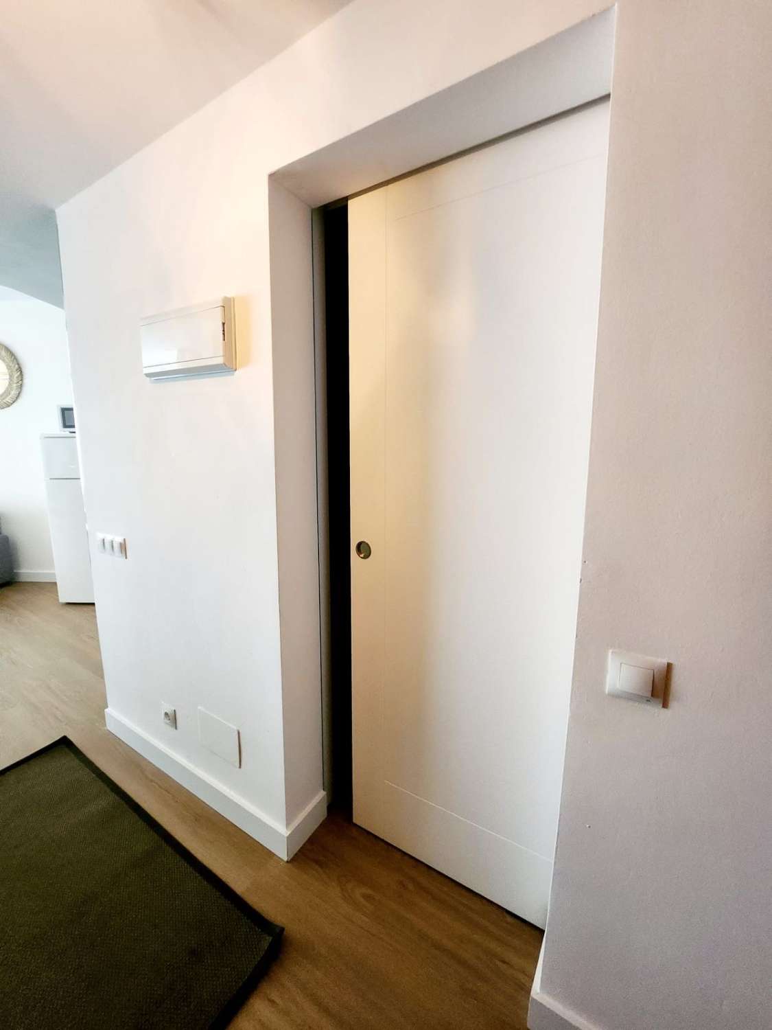 Media temporada . Se alquila desde  1.9.26 - 30/06/27 bonito estudio con vistas al mar y al montaña en La Colina (Torremolinos)