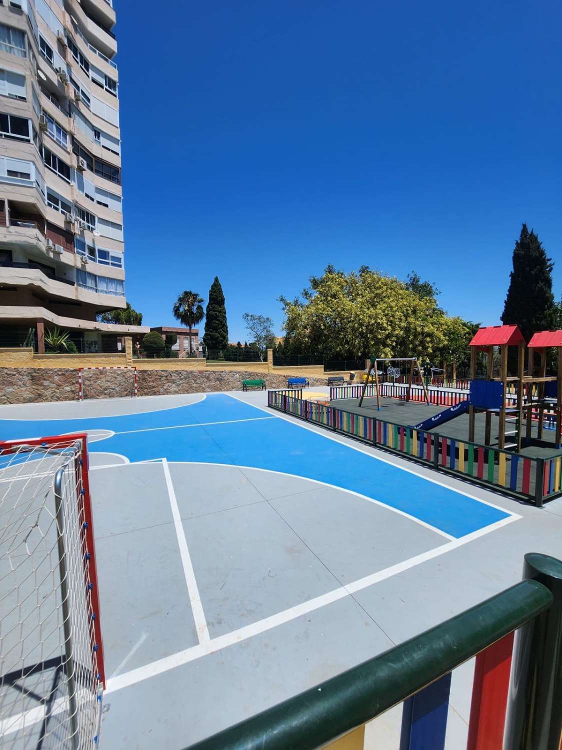 Media temporada . Se alquila desde  1.9.26 - 30/06/27 bonito estudio con vistas al mar y al montaña en La Colina (Torremolinos)