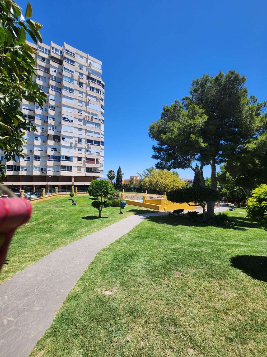 Media temporada . Se alquila desde  1.9.26 - 30/06/27 bonito estudio con vistas al mar y al montaña en La Colina (Torremolinos)