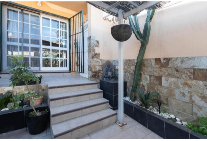 Se alquila por larga temporada desde   01/09/26-magnifico Chalet Adosado en Torrequebrada (Benalmadena)