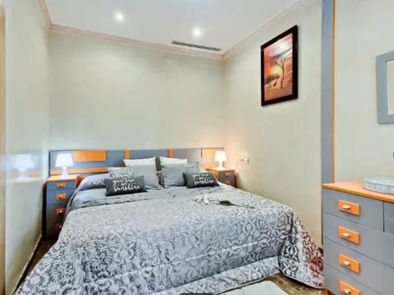 MEDIA TEMPORADA . SE  ALQUILA DE 1.9.26-31.5.27 BONITO APARTAMENTO  A 30 METROS DE LA PLAYA EN BENALMADENA