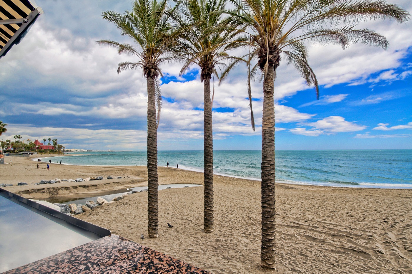 MEDIA TEMPORADA . SE  ALQUILA DE 1.9.26-31.5.27 BONITO APARTAMENTO  A 30 METROS DE LA PLAYA EN BENALMADENA