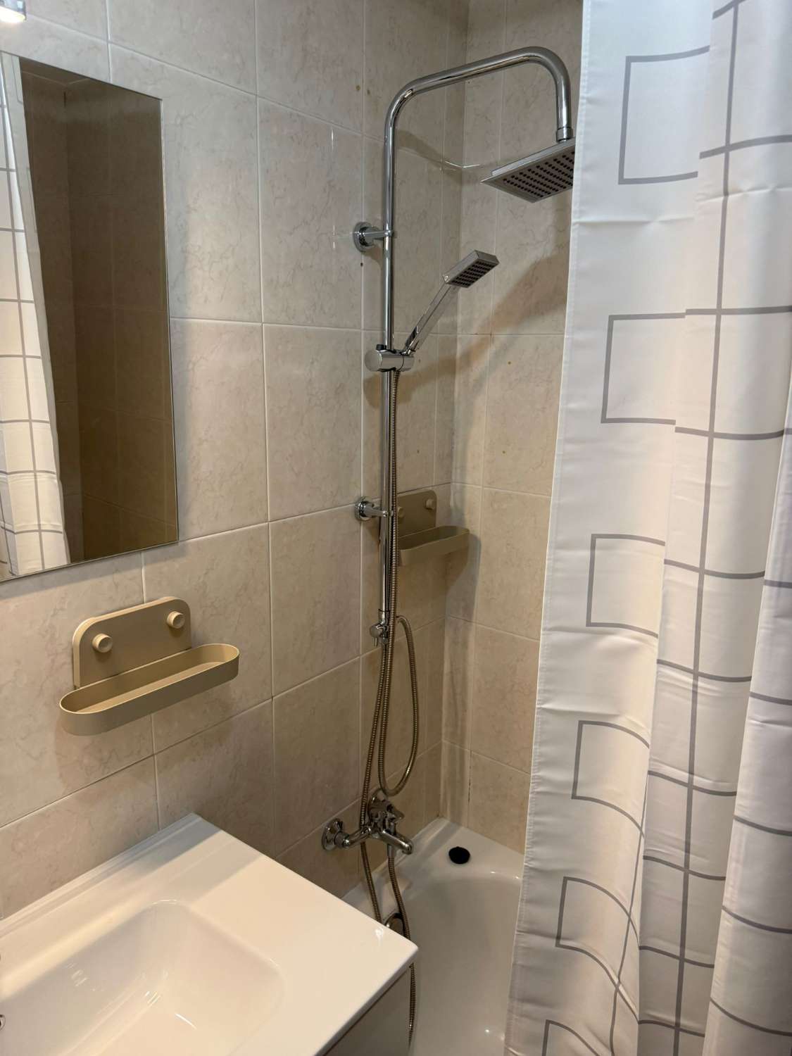 MEDIA TEMPORADA SE ALQUILA DESDE 1.9.26-15.6.27 BONITO APARTAMENTO EN BENALMADENA COSTA