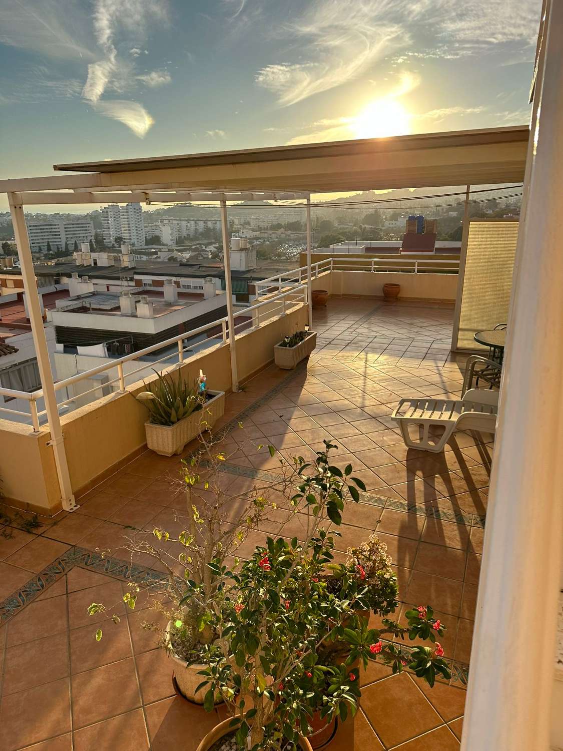 MEDIA TEMPORADA. SE ALQUILA DESDE 20.4.26 MAXIMO 11 MESES BONITO ATICO DUPLEX CON VISTAS AL MAR  EN ARROYO DE LA MIEL