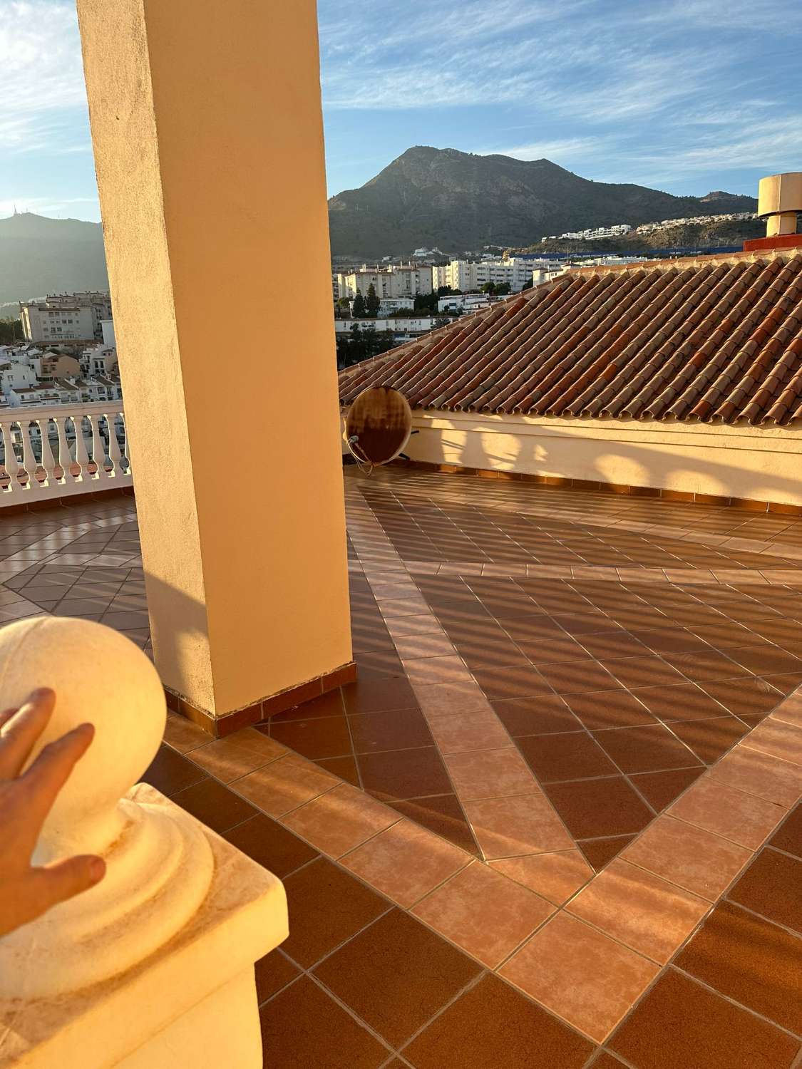 MEDIA TEMPORADA. SE ALQUILA DESDE 20.4.26 MAXIMO 11 MESES BONITO ATICO DUPLEX CON VISTAS AL MAR  EN ARROYO DE LA MIEL