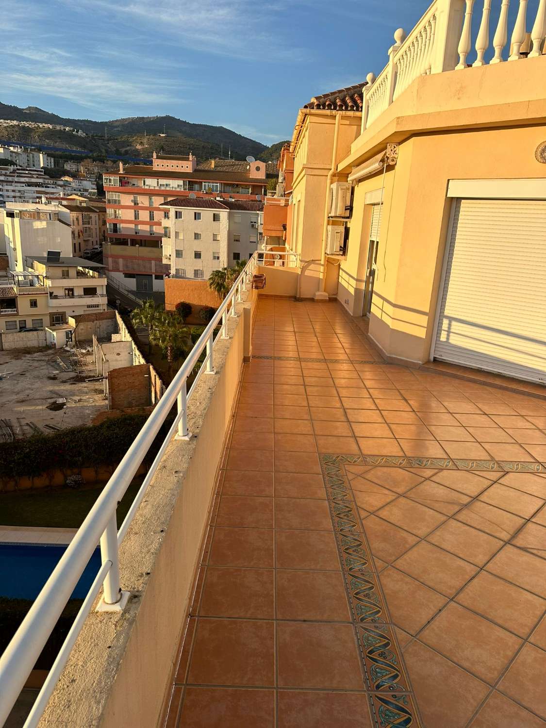 MEDIA TEMPORADA. SE ALQUILA DESDE 20.4.26 MAXIMO 11 MESES BONITO ATICO DUPLEX CON VISTAS AL MAR  EN ARROYO DE LA MIEL