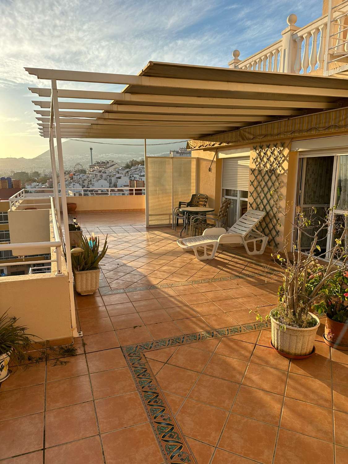 MEDIA TEMPORADA. SE ALQUILA DESDE 20.4.26 MAXIMO 11 MESES BONITO ATICO DUPLEX CON VISTAS AL MAR  EN ARROYO DE LA MIEL