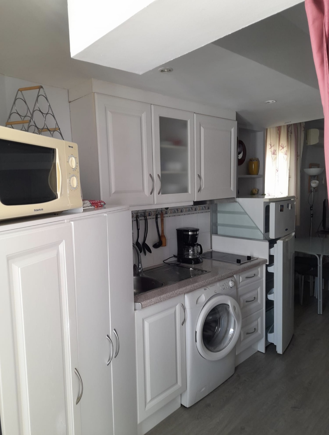 MEDIA TEMPORADA . SE ALQUILA DESDE 20.4.26 POR 10 MESES BONITO ESTUDIO EN BENALMADENA