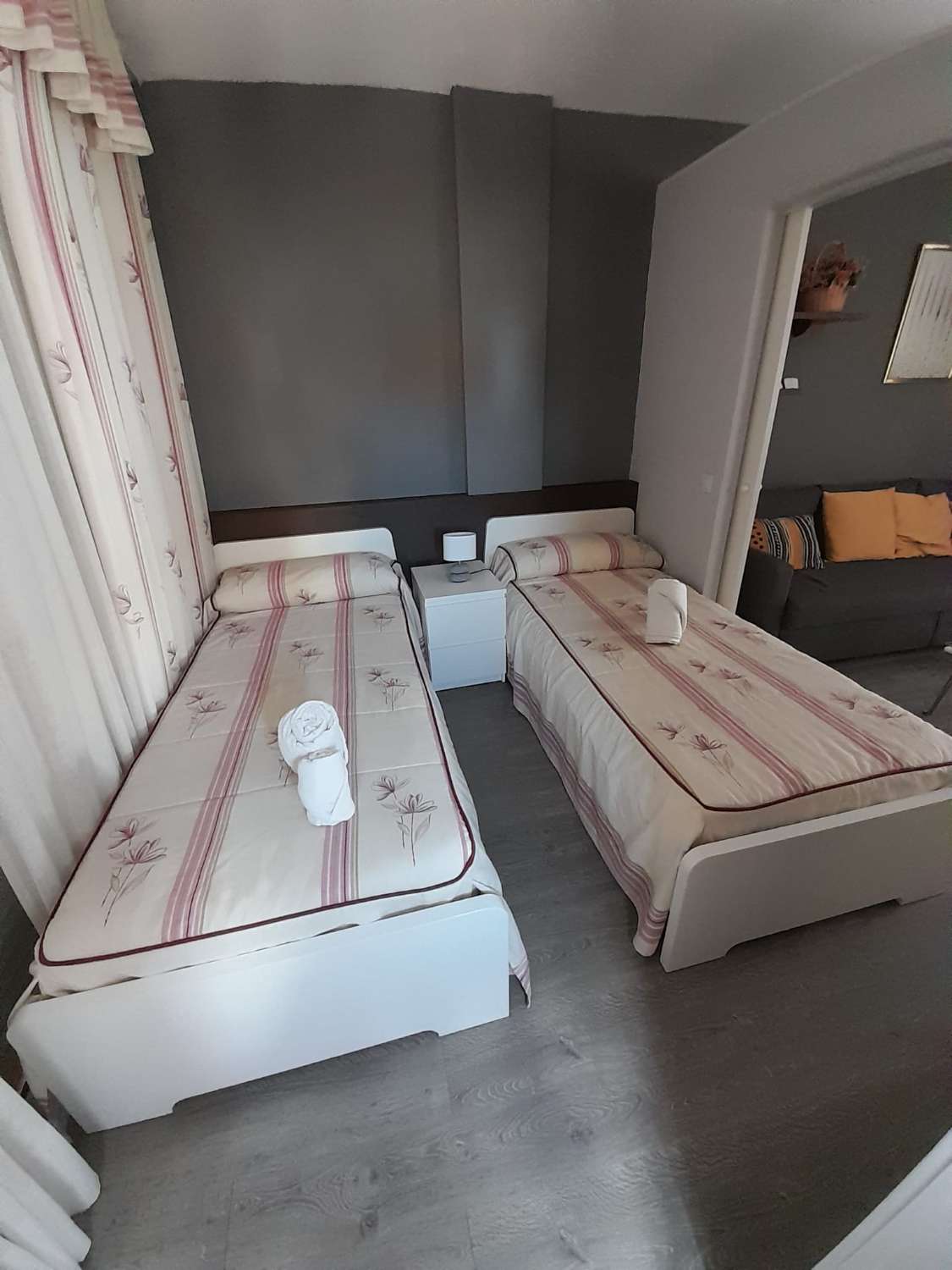 MEDIA TEMPORADA . SE ALQUILA DESDE 20.4.26 POR 10 MESES BONITO ESTUDIO EN BENALMADENA