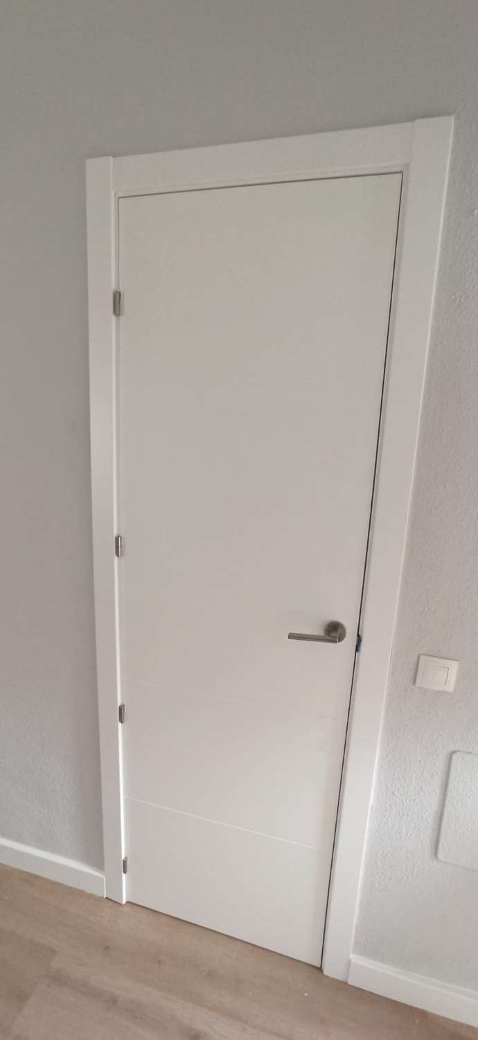 MEDIA TEMPORADA . SE ALQUILA DESDE 20.4.26 POR 10 MESES BONITO ESTUDIO EN BENALMADENA