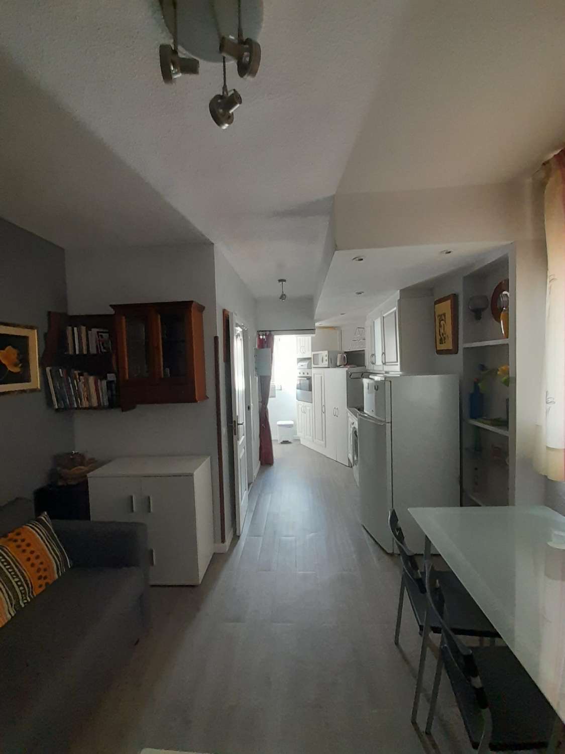 MEDIA TEMPORADA . SE ALQUILA DESDE 20.4.26 POR 10 MESES BONITO ESTUDIO EN BENALMADENA