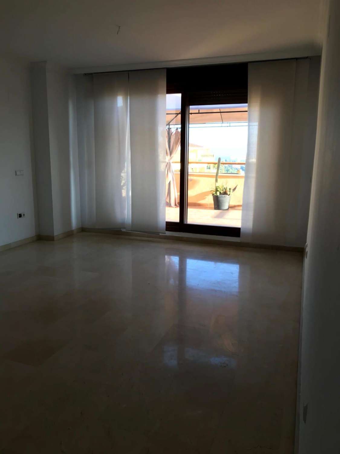 SE ALQUILA POR LARGA TEMPORADA DESDE1.5.26 MAGNIFICO ATICO DUPLEX CON VISTAS AL MAR EN TORREQUEBRADA (BENALMADENA) CON O  SIN MUEBLES