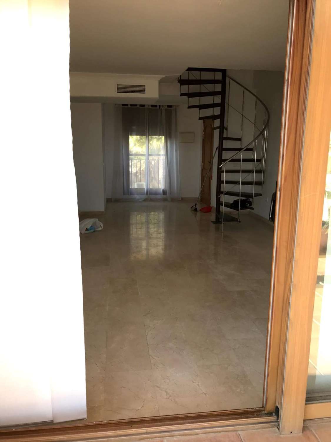 SE ALQUILA POR LARGA TEMPORADA DESDE1.5.26 MAGNIFICO ATICO DUPLEX CON VISTAS AL MAR EN TORREQUEBRADA (BENALMADENA) CON O  SIN MUEBLES