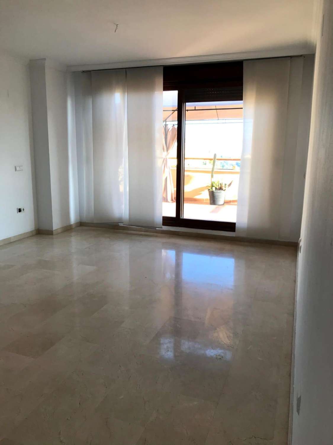 SE ALQUILA POR LARGA TEMPORADA DESDE1.5.26 MAGNIFICO ATICO DUPLEX CON VISTAS AL MAR EN TORREQUEBRADA (BENALMADENA) CON O  SIN MUEBLES