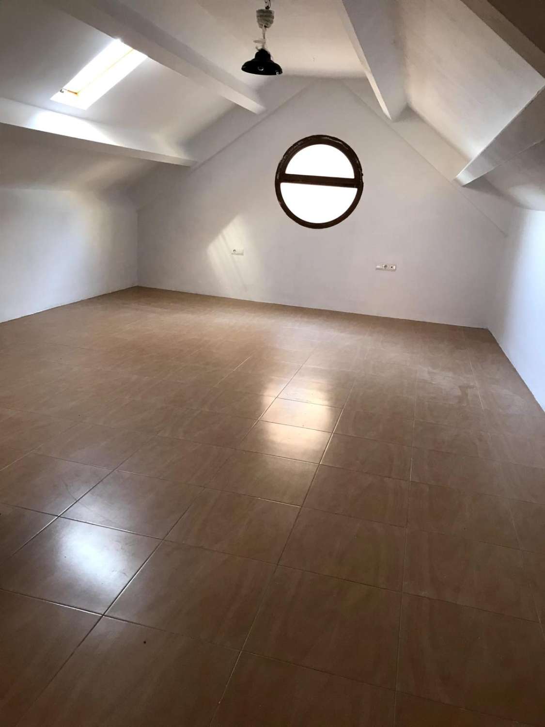 SE ALQUILA POR LARGA TEMPORADA DESDE1.5.26 MAGNIFICO ATICO DUPLEX CON VISTAS AL MAR EN TORREQUEBRADA (BENALMADENA) CON O  SIN MUEBLES