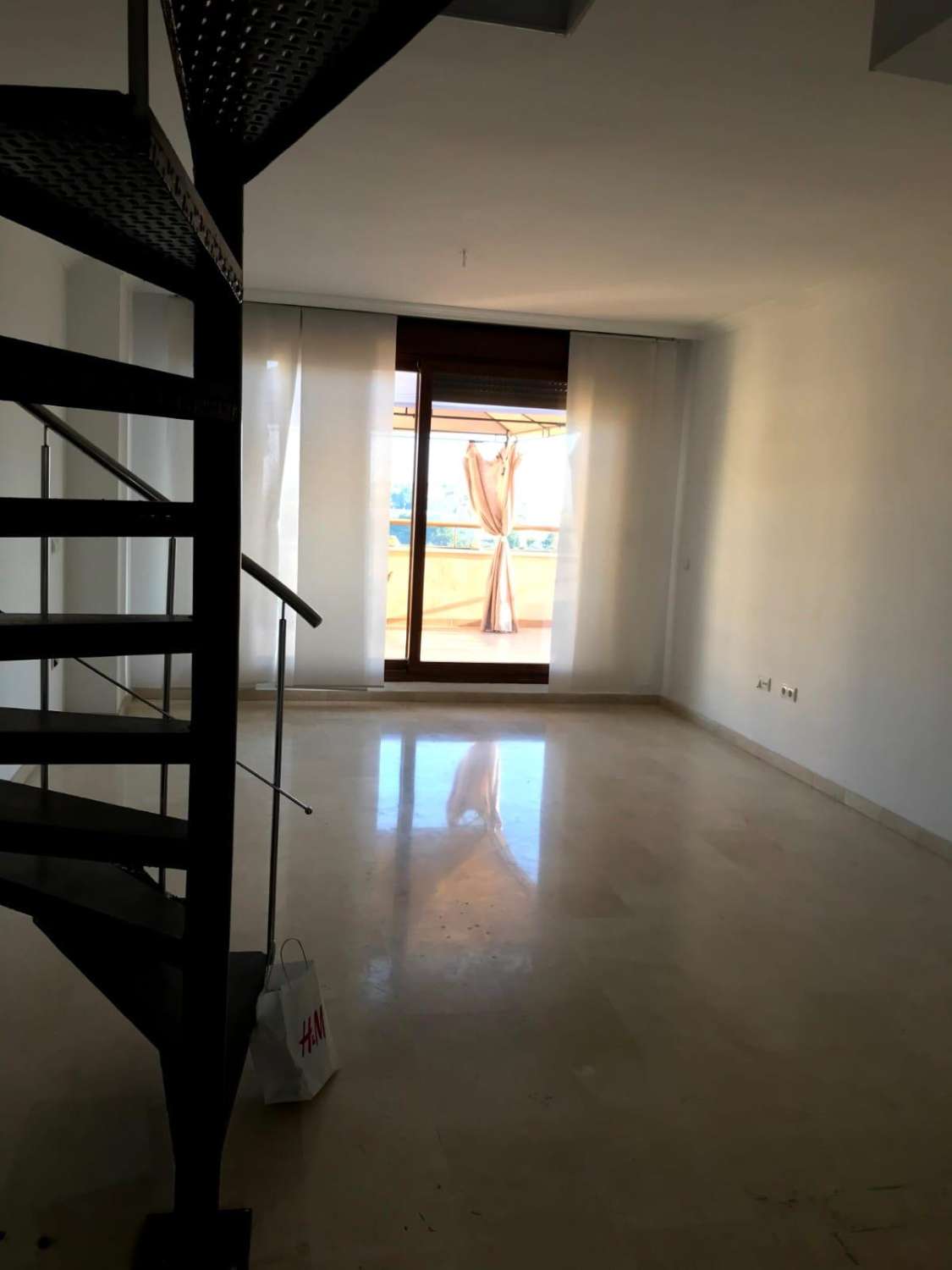 SE ALQUILA POR LARGA TEMPORADA DESDE1.5.26 MAGNIFICO ATICO DUPLEX CON VISTAS AL MAR EN TORREQUEBRADA (BENALMADENA) CON O  SIN MUEBLES