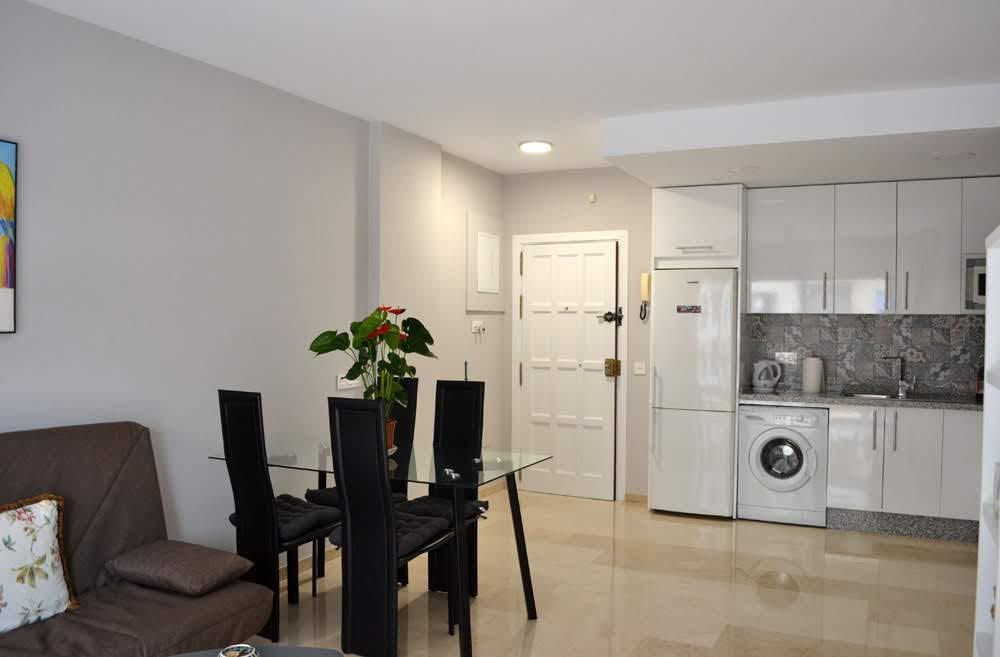 LEID FOR LANGSIKTIG fra 09.01.2026 PRAKTFULL LEILIGHET MED HAVUTSIKT PÅ FØRSTE LINJE AV STRANDEN I LOS BOLICHES