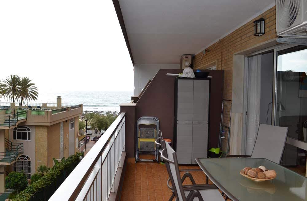 LEID FOR LANGSIKTIG fra 09.01.2026 PRAKTFULL LEILIGHET MED HAVUTSIKT PÅ FØRSTE LINJE AV STRANDEN I LOS BOLICHES