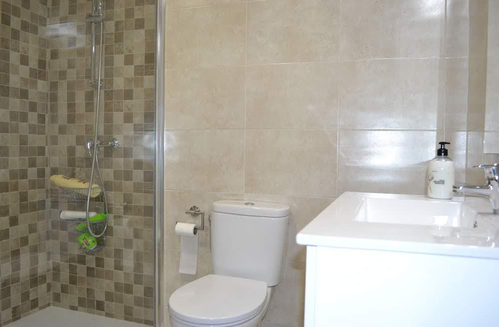 LEID FOR LANGSIKTIG fra 09.01.2026 PRAKTFULL LEILIGHET MED HAVUTSIKT PÅ FØRSTE LINJE AV STRANDEN I LOS BOLICHES