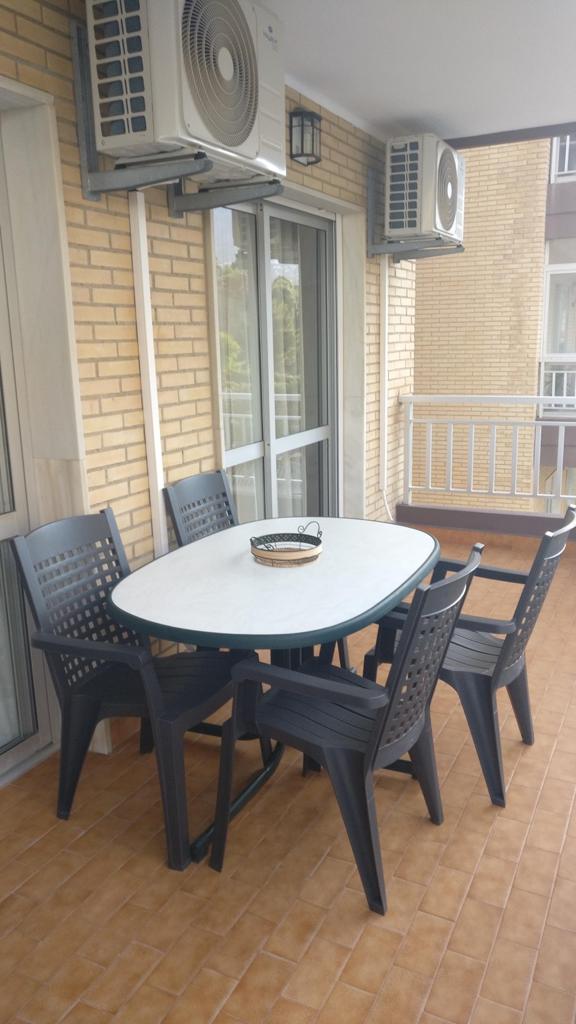 LEID FOR LANGSIKTIG fra 09.01.2026 PRAKTFULL LEILIGHET MED HAVUTSIKT PÅ FØRSTE LINJE AV STRANDEN I LOS BOLICHES