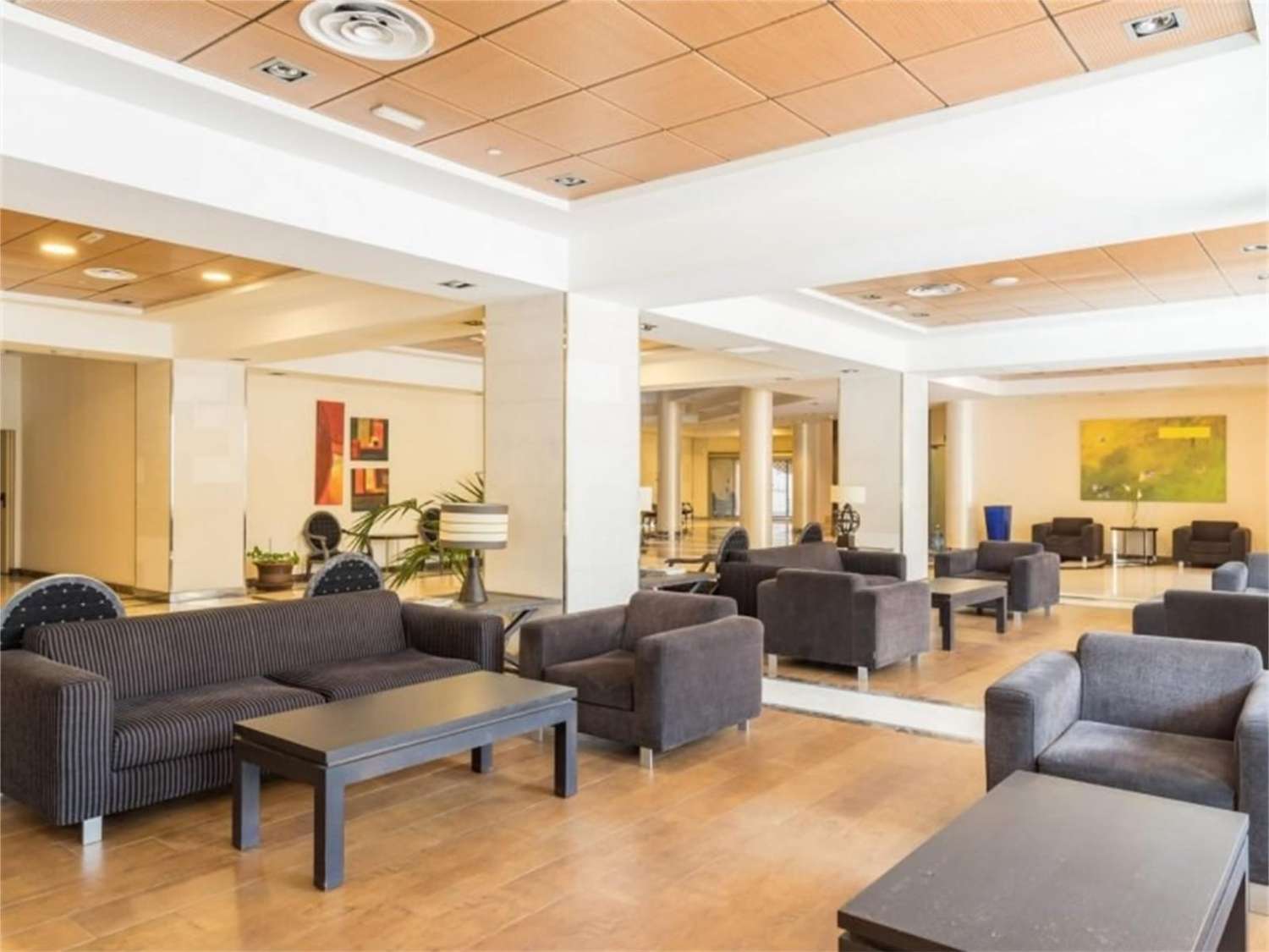 MEDIA TEMPORADA SE ALQUILA  DESDE  2 .5.26 - 31. 8 . 26 Y  DE 1.9.26-30.6.27 BONITO  ATICO  CON VISTAS AL MAR A 150METROS DE LA PLAYA EN BENALMADEN