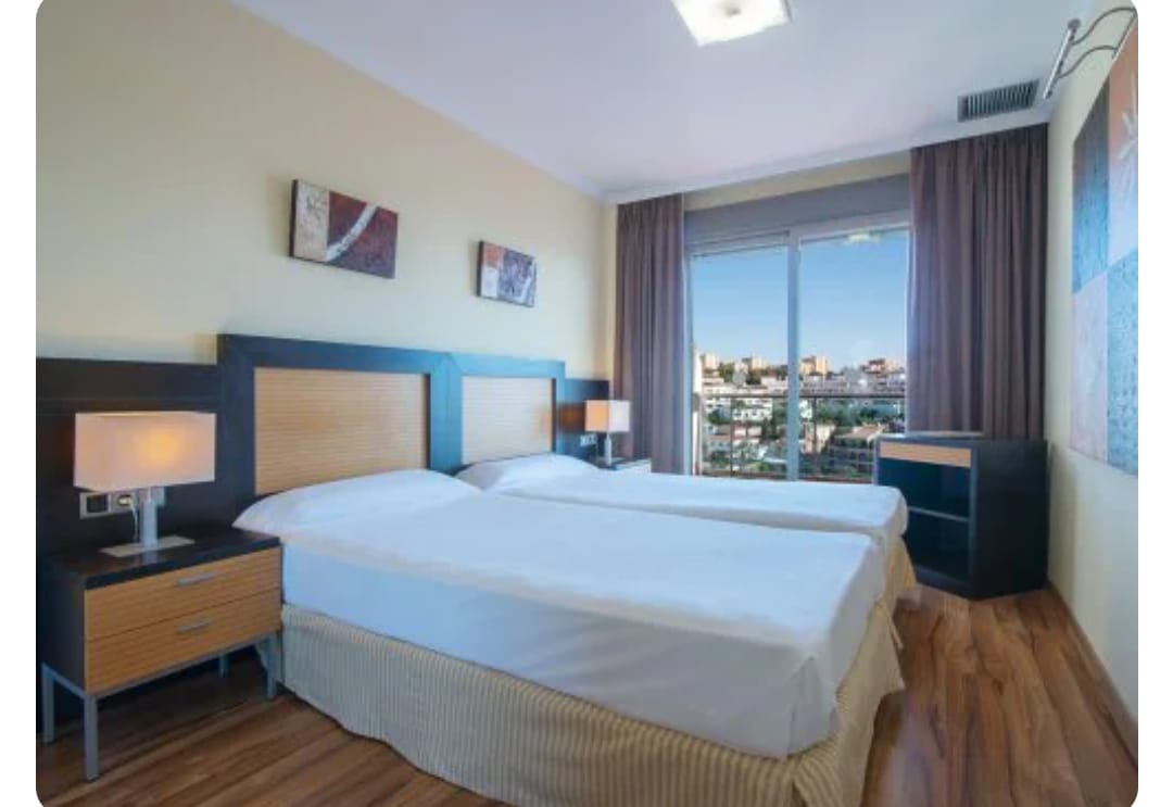 MEDIA TEMPORADA SE ALQUILA  DESDE  2 .5.26 - 31. 8 . 26 Y  DE 1.9.26-30.6.27 BONITO  ATICO  CON VISTAS AL MAR A 150METROS DE LA PLAYA EN BENALMADEN