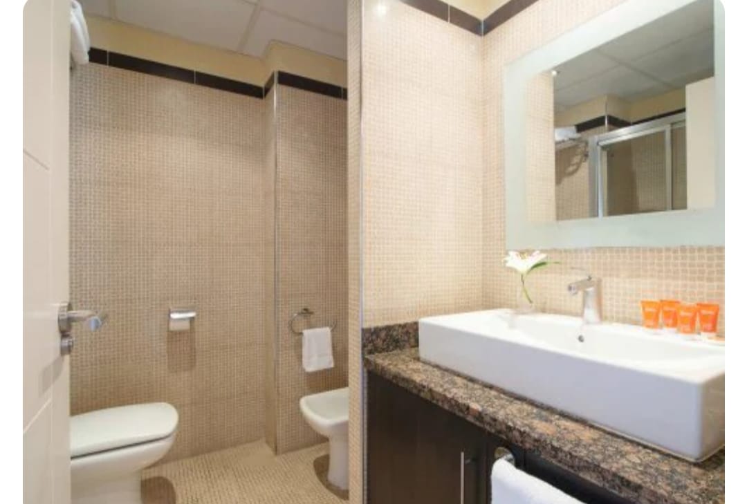 MEDIA TEMPORADA SE ALQUILA  DESDE  2 .5.26 - 31. 8 . 26 Y  DE 1.9.26-30.6.27 BONITO  ATICO  CON VISTAS AL MAR A 150METROS DE LA PLAYA EN BENALMADEN