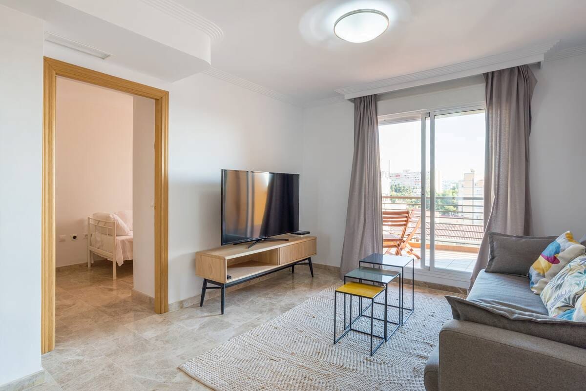 Praktfull duplex-penthouse med havutsikt og 3 terrasser til salgs i Benalmadena nær Puerto Marina