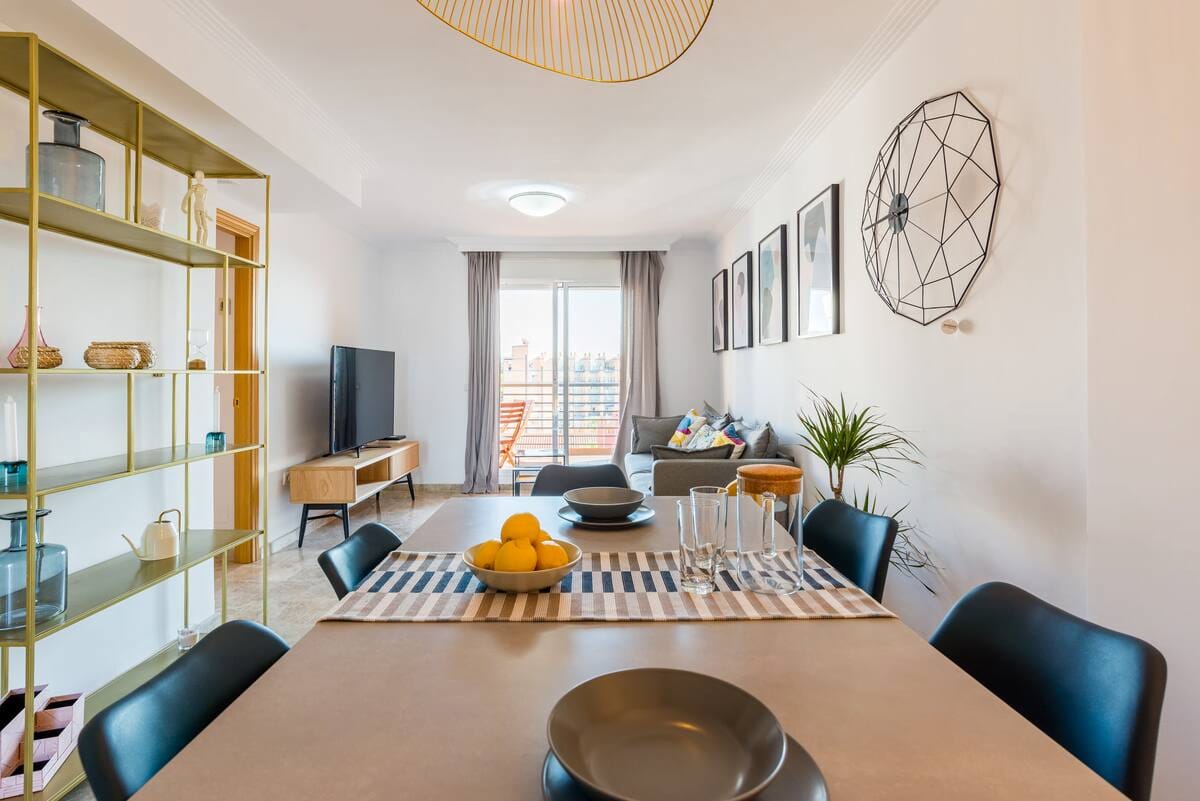 Praktfull duplex-penthouse med havutsikt og 3 terrasser til salgs i Benalmadena nær Puerto Marina