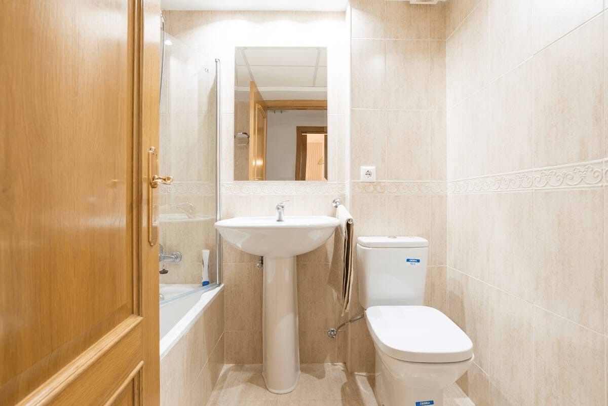 Praktfull duplex-penthouse med havutsikt og 3 terrasser til salgs i Benalmadena nær Puerto Marina